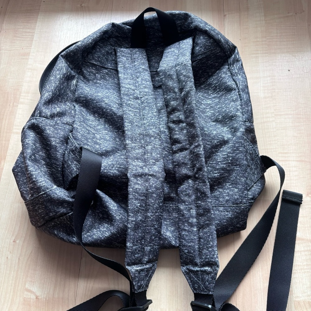 Victorias Secret PINK small Backpack New With pins still attached! - Picture 4 of 5